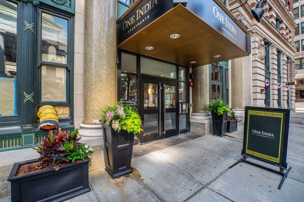 Exterior detail - Amazing Downtown 1BR w/ Gym & W/D, near Faneuil Hall, by Blueground (Boston)