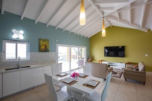 Fridge, microwave, oven, stovetop - 3 Bed Villa, Sleeps 6, Pool, Priv Patio (Maho)