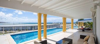 Charming 3-Bed Villa in Maho