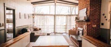 Smart TV, fireplace, stereo