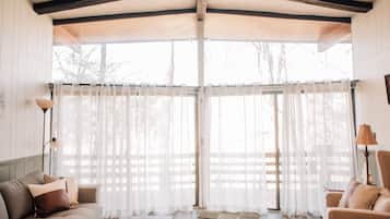 Téléviseur connecté, foyer, chaîne audio