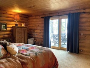 4 bedrooms, desk, iron/ironing board, free WiFi