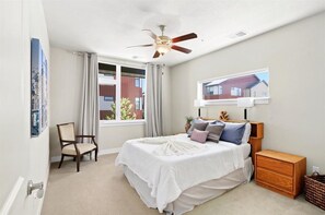 2 habitaciones, escritorio, tabla de planchar con plancha y wifi gratis 