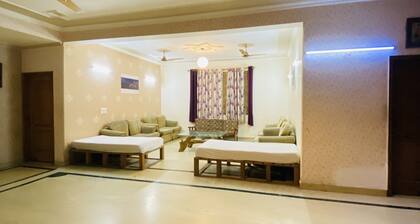 GoBravo 3Bhk for Parties Near Airport & Cyber City Gurgaon - Pet Friendly