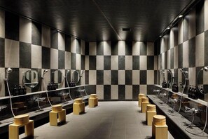 Indoor spa tub - OMO7 Osaka by Hoshino Resorts (Osaka)