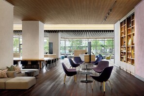 Lobby lounge - OMO7 Osaka by Hoshino Resorts (Osaka)