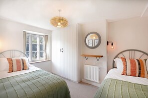 2 habitaciones, tabla de planchar con plancha, internet y ropa de cama 