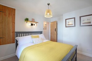 2 bedrooms, iron/ironing board, internet, bed sheets - Yellow Gate Cottage, Porlock (Porlock)