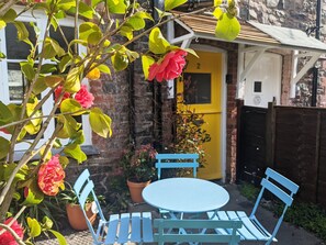 Outdoor dining - Yellow Gate Cottage, Porlock (Porlock)