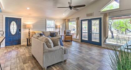 Charming Burnet Cottage w/ Lake View + Porch!