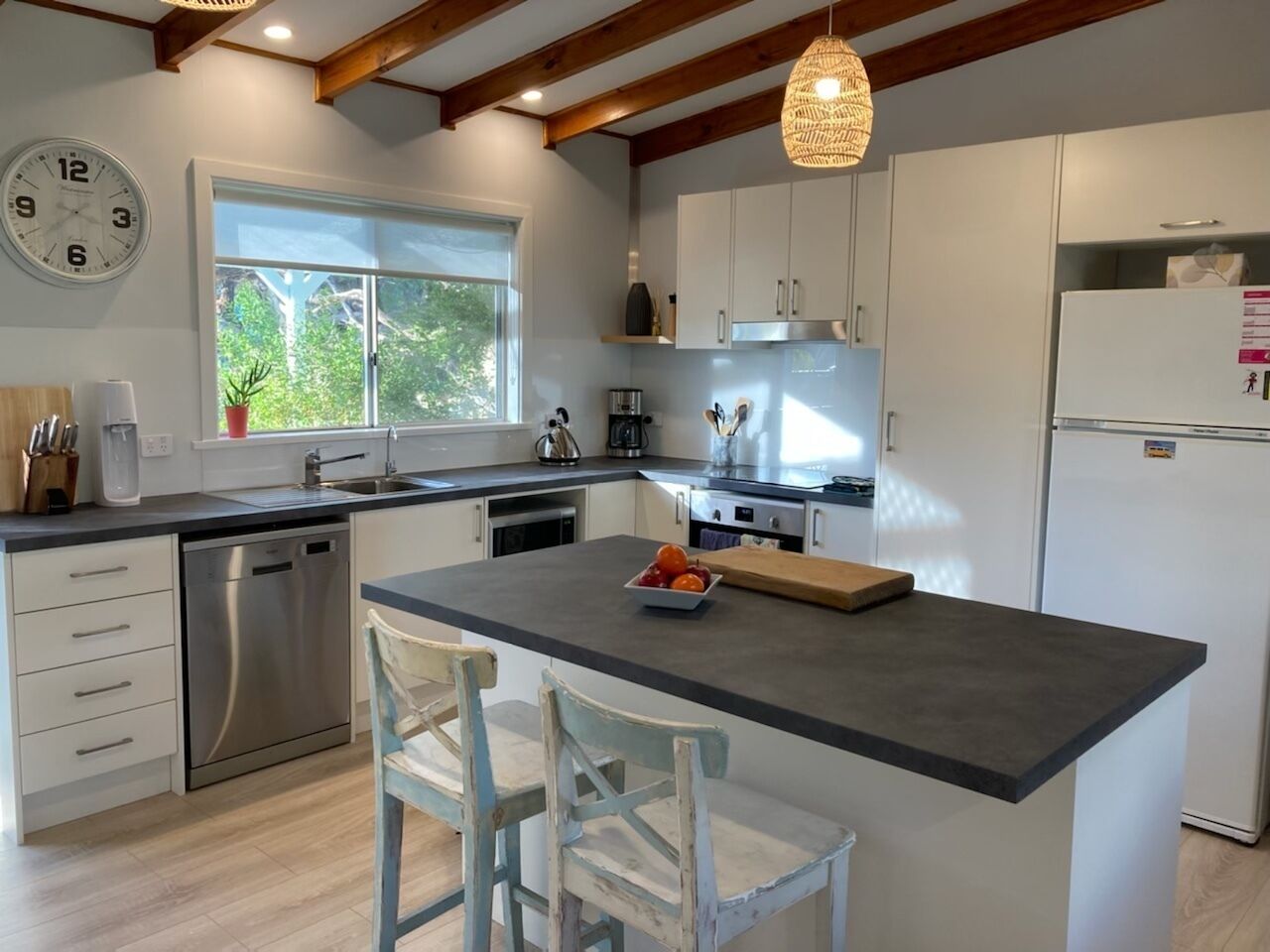 Surf  Time - 3 minute walk to Middleton Beach