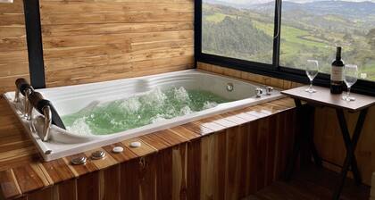 Cabin with private Jacuzzi in La Calera-Cundinamarca. Caneiros Cabin