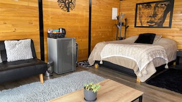 1 bedroom, desk, free WiFi, bed sheets