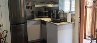 Private cottage with beautiful view, dedicated parking