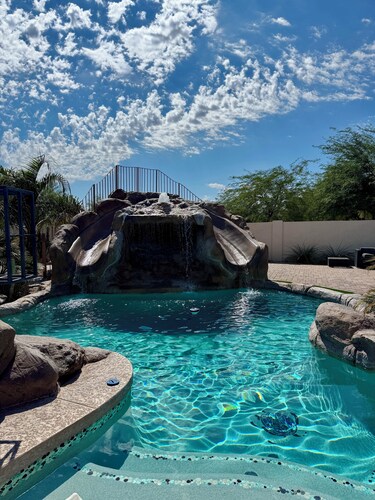 TWO Water slides, Pickleball Court, mini golf, lawn Chess