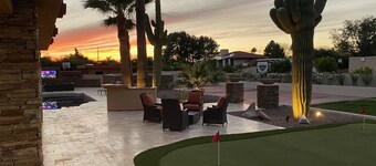 Double Eagle Villa with pool and pickleball close to Scottsdale!