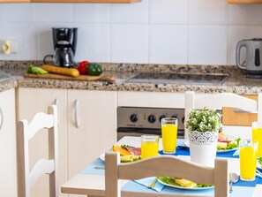 Kühlschrank, Mikrowelle, Ofen, Toaster
