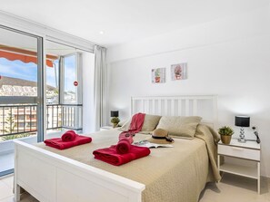 2 عدّة غرف نوم ومكواة/لوح كي وخدمة الإنترنت وملاءات أسرّة