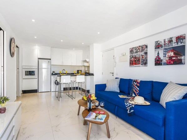 A modern apartment with a kitchen, dining area, and living room. - 76. Los Cristianos first sea line, Wi Fi (Los Cristianos)