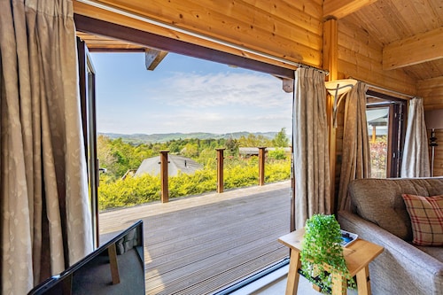 Screel View -  a lodge that sleeps 6 guests  in 3 bedrooms