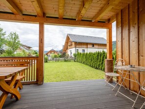 Outdoor dining - Charming flat with garden and mountain panorama (Mauterndorf)