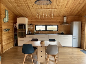 Fridge, microwave, oven, stovetop - Small wooden house on the edge of a forest (Hourtin)