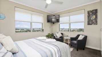 2 bedrooms, desk, iron/ironing board, free WiFi