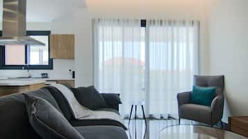 Deluxe-Apartment | Wohnbereich | Fernseher