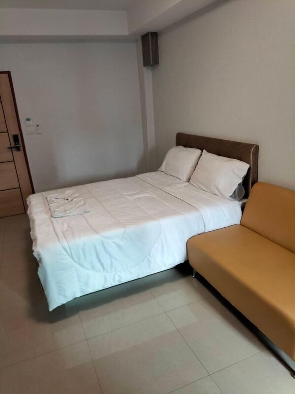Deluxe-Einzelzimmer, 1 Doppelbett | Schreibtisch, kostenloses WLAN, Bettwäsche