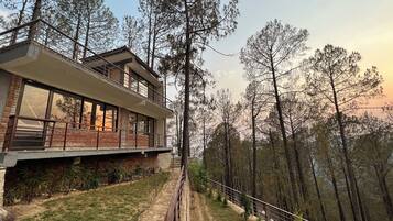 Family Villa, 2 Bedrooms (Pine Cottage) | Minibar, desk, blackout curtains, soundproofing
