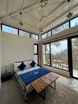 Minibar, desk, blackout drapes, soundproofing - BluSalzz Escapade, Lansdowne - Uttarakhand (Lansdowne)