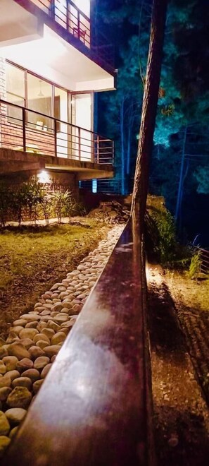 Façade de l’hébergement - soirée/nuit