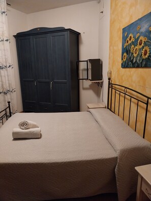 In-room safe, free WiFi, bed sheets - Hotel Carol (Rimini)