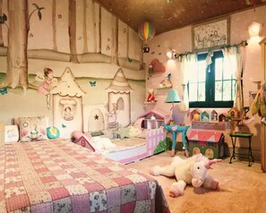 4 chambres, fer et planche à repasser, lit de bébé portatif, Wi-Fi