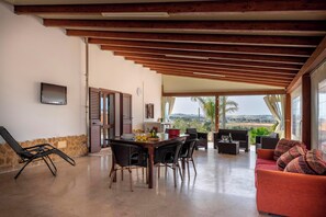 المنشأة م ن الداخل