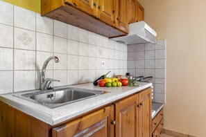 Fridge, oven, stovetop, coffee/tea maker - Holiday Apartment 'Apostolos Apartment 6' by the Beach with Balcony & Wi-Fi (Lefkada)