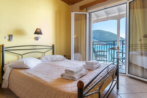 1 bedroom, WiFi, bed sheets - Holiday Apartment 'Apostolos Apartment 6' by the Beach with Balcony & Wi-Fi (Lefkada)