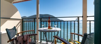 Appartamento per vacanze 'Apostolos Apartment 4' vicino alla spiaggia con vista mare e Wi-Fi