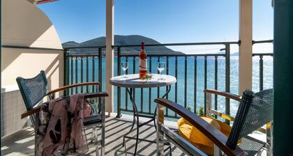 Holiday Apartment 'Apostolos Apartment 4' Next to Beach with Sea View & Wi-Fi