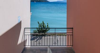 Apartamento vacacional 'Apostolos Apartamento 2' Cerca de la playa con vistas al mar