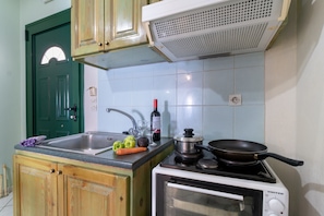 Fridge, oven, stovetop, coffee/tea maker - Holiday Apartment 'Apostolos Apartment 2' Close to Beach with Sea View (Lefkada)