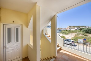 Property grounds - Apartment Villas Brites nº4 with Shared Pool, Shared Garden, Balcony & Wi-Fi (Burgau)