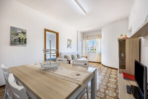 Living area - Apartment Villas Brites nº4 with Shared Pool, Shared Garden, Balcony & Wi-Fi (Burgau)