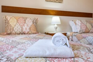 1 bedroom, iron/ironing board, free WiFi, bed sheets - Holiday Home Casa Bege T1 with Shared Pool, Shared Garden, Terrace & Wi-Fi (Burgau)