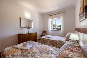1 bedroom, iron/ironing board, free WiFi, bed sheets - Holiday Home Casa Bege T1 with Shared Pool, Shared Garden, Terrace & Wi-Fi (Burgau)