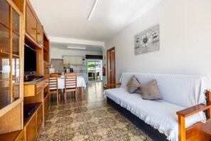 Living area - Holiday Home Villas Brites nº5 with Open Terrace, Shared Pool & Wi-Fi (Burgau)