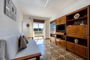 Living area - Holiday Home Villas Brites nº5 with Open Terrace, Shared Pool & Wi-Fi (Burgau)