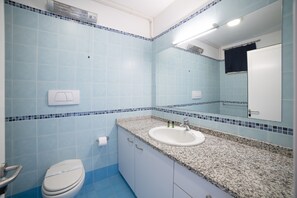 Shower, towels