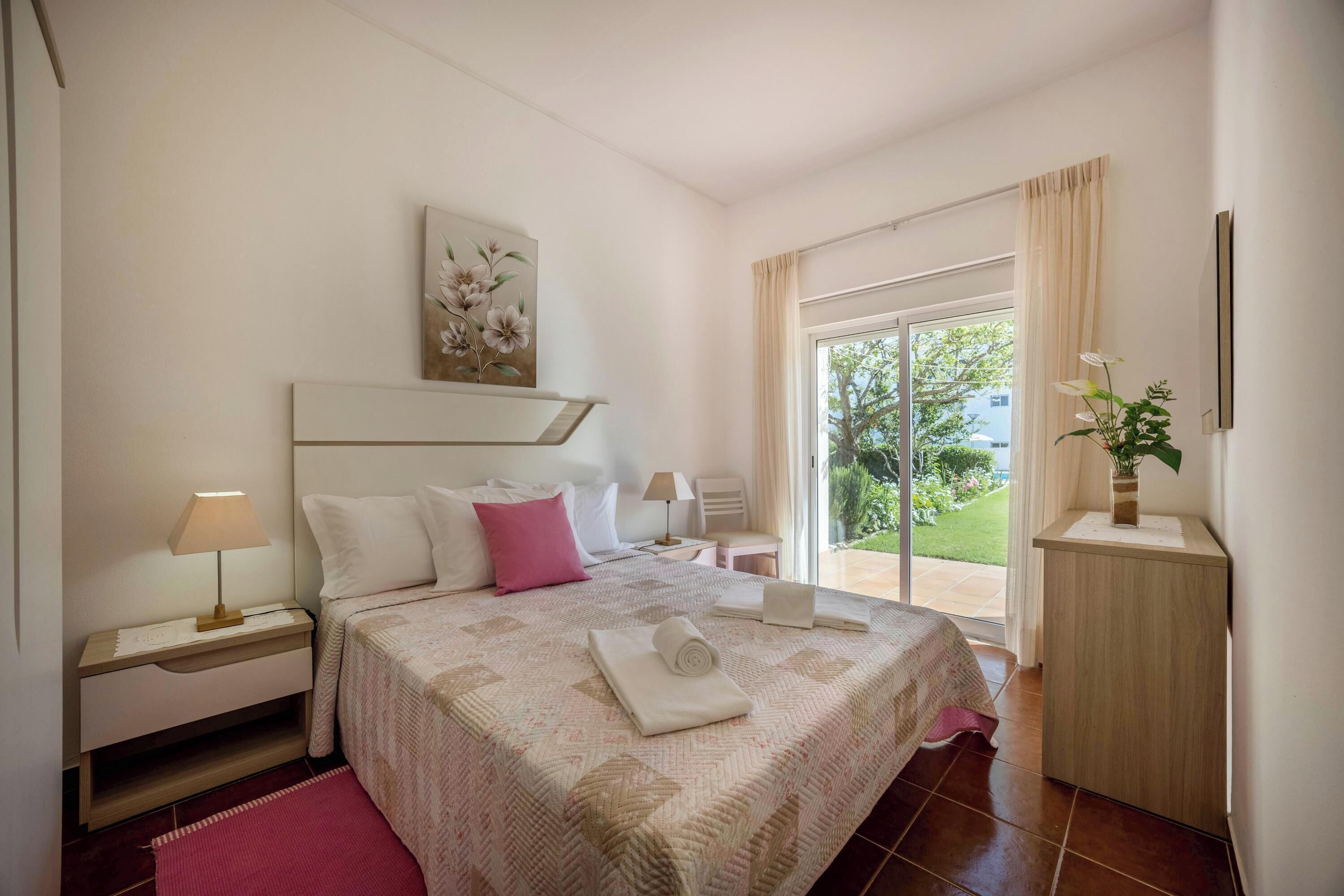 1 chambre, fer et planche à repasser, accès au Wi-Fi (inclus)