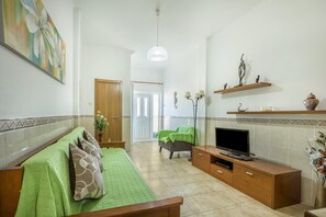 Living area - Holiday Apartment Villas Brites nº2 with Shared Pool, Shared Garden & Wi-Fi (Burgau)